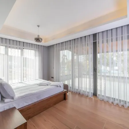Luxury 4 Bedroom Villa Private Turkish Hamam&Sauna فيلة *
