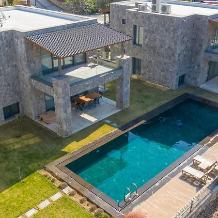 Luxury 4 Bedroom Villa Private Turkish Hamam&Sauna Vila *